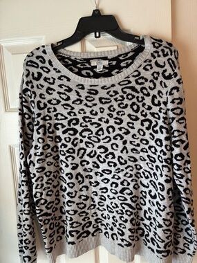 croft & barrow Black and Gray Leopard Print Pullover